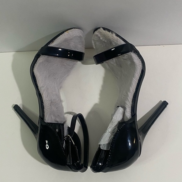 Qupid Women's 7.5 Black Glossy Heels W/Gray Soft Fur Insole - Picture 5 of 8